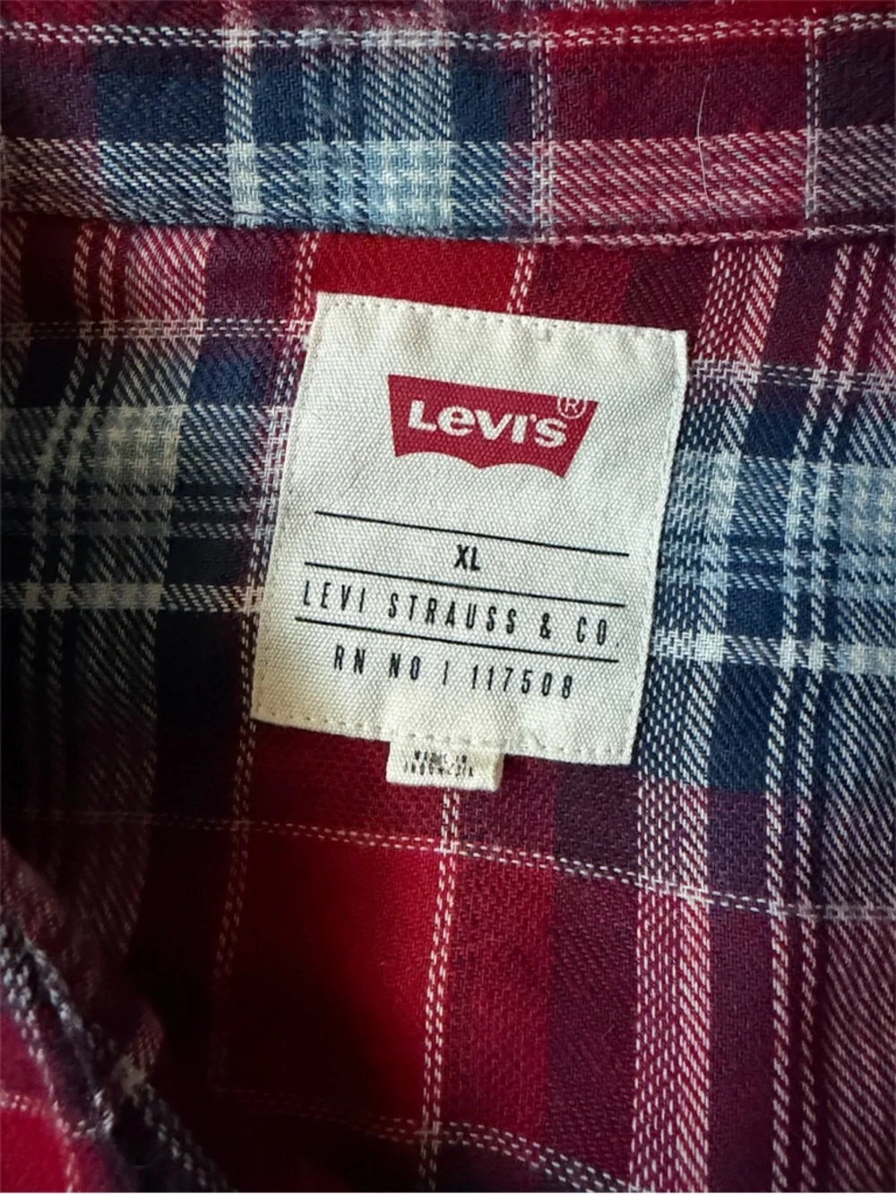 LEVI’S Men's Red Plaid Button-Up Shirt - Classic Long Sleeve - Picture 3 of 4